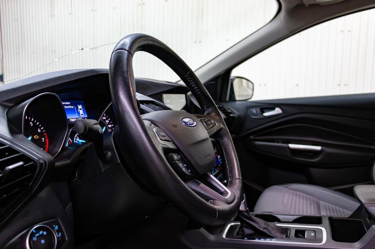 2017 Ford Escape AWD SE Panoramic Roof BCam Red Deer AB