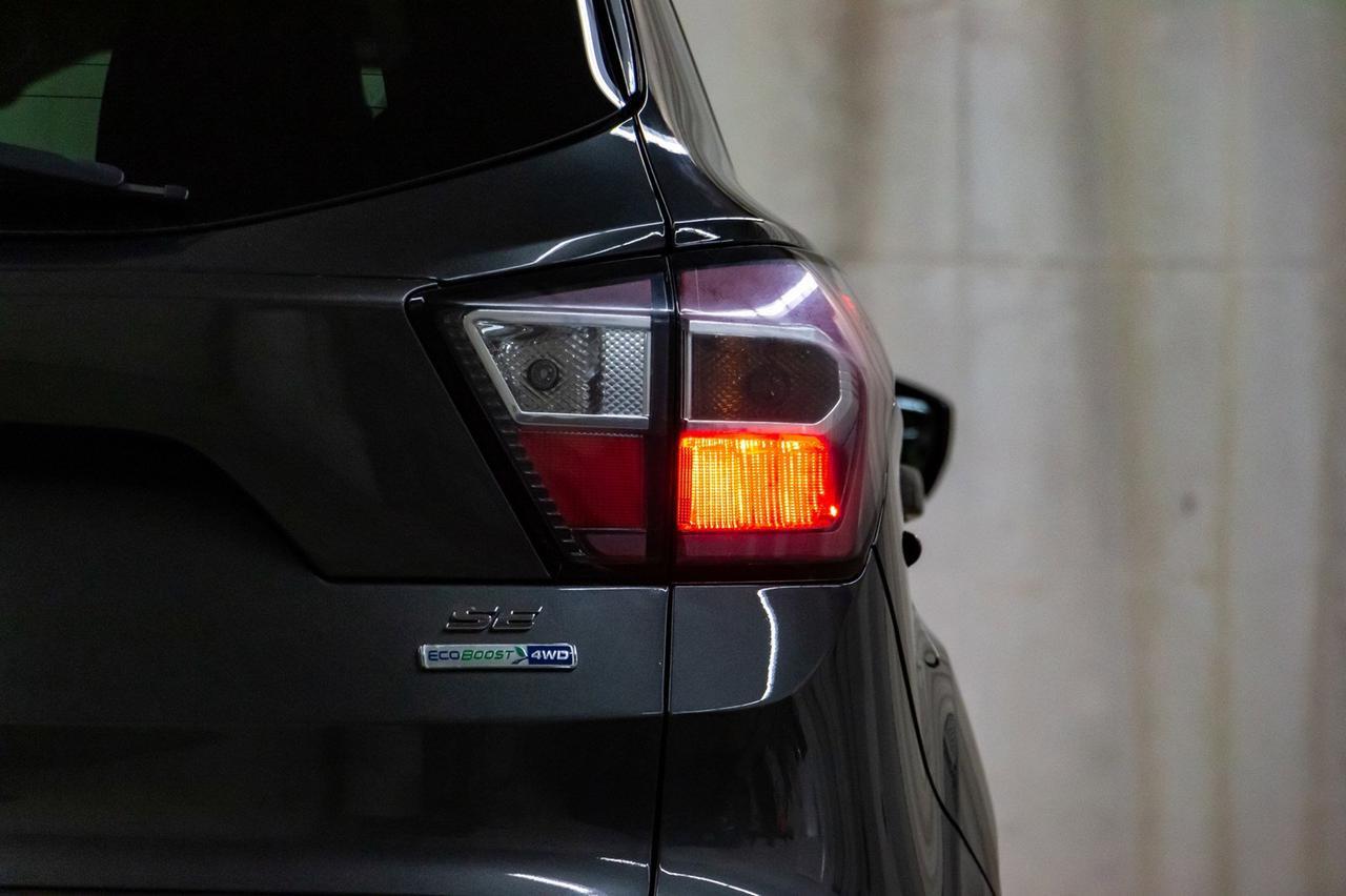 2017 Ford Escape AWD SE Panoramic Roof BCam Red Deer AB