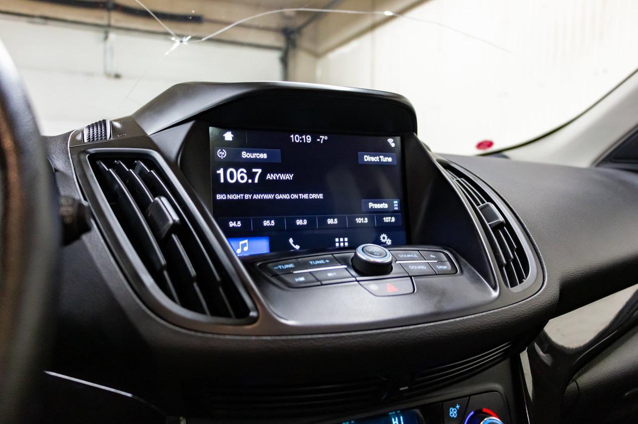 2017 Ford Escape AWD SE Panoramic Roof BCam Red Deer AB