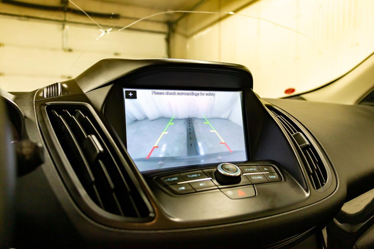 2017 Ford Escape AWD SE Panoramic Roof BCam Red Deer AB