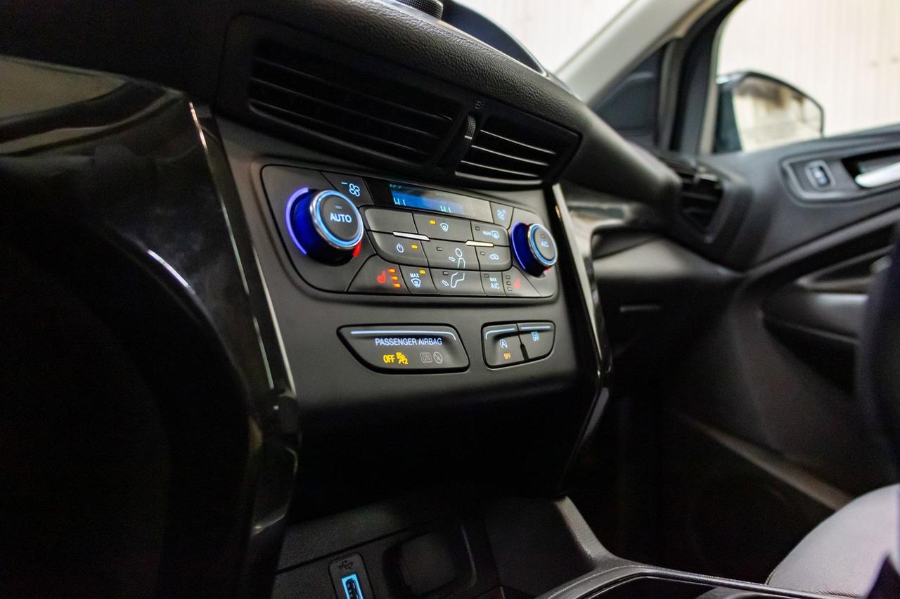 2017 Ford Escape AWD SE Panoramic Roof BCam Red Deer AB