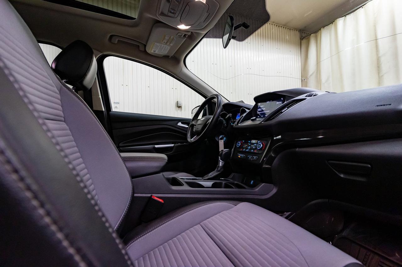 2017 Ford Escape AWD SE Panoramic Roof BCam Red Deer AB