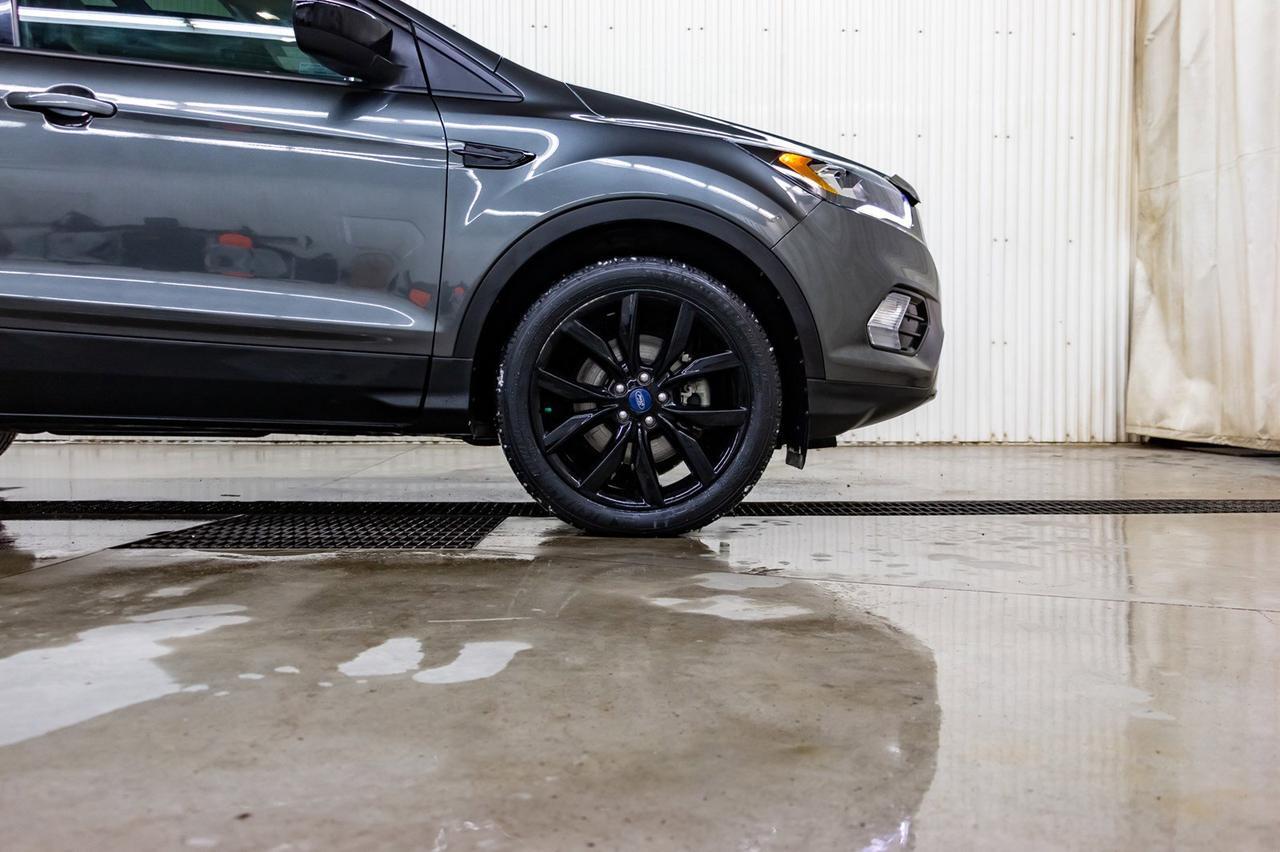 2017 Ford Escape AWD SE Panoramic Roof BCam Red Deer AB
