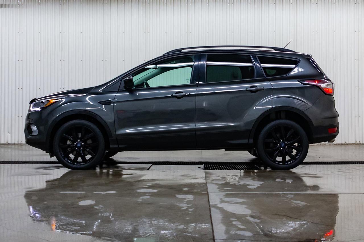 2017 Ford Escape AWD SE Panoramic Roof BCam Red Deer AB