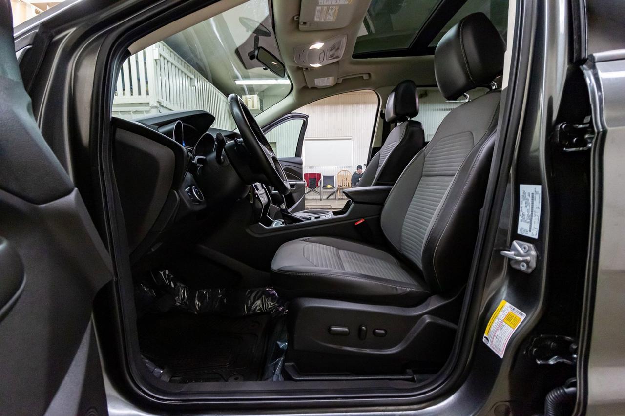 2017 Ford Escape AWD SE Panoramic Roof BCam Red Deer AB