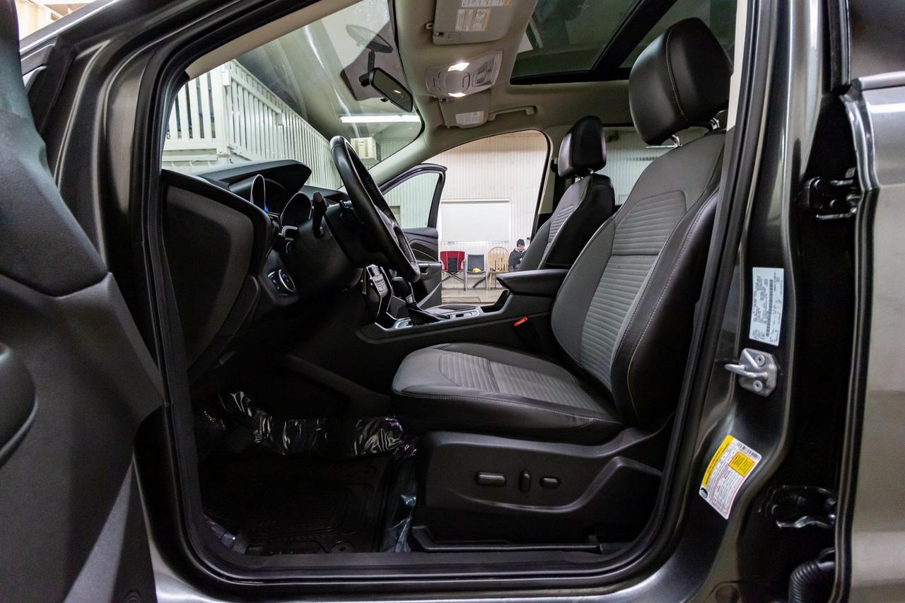2017 Ford Escape AWD SE Panoramic Roof BCam Red Deer AB