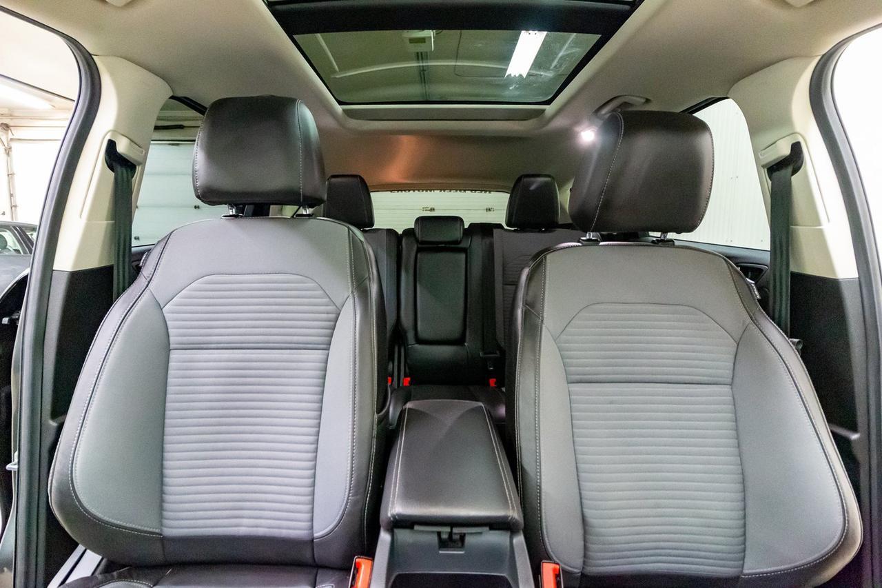 2017 Ford Escape AWD SE Panoramic Roof BCam Red Deer AB