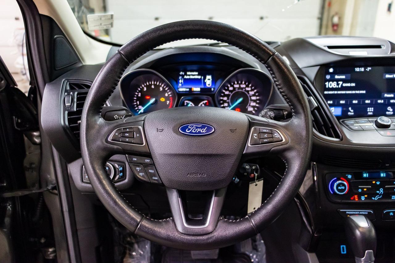 2017 Ford Escape AWD SE Panoramic Roof BCam Red Deer AB