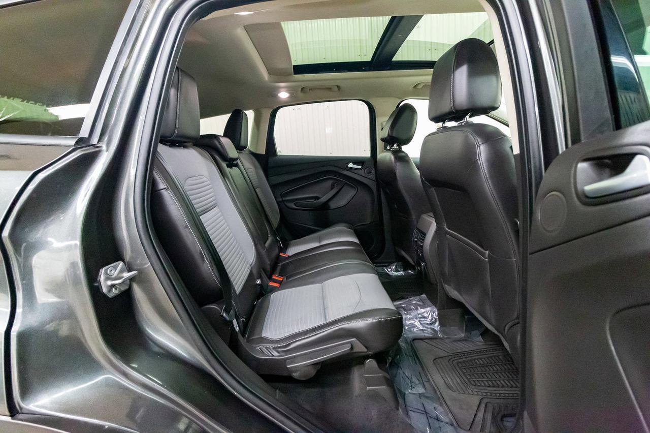 2017 Ford Escape AWD SE Panoramic Roof BCam Red Deer AB