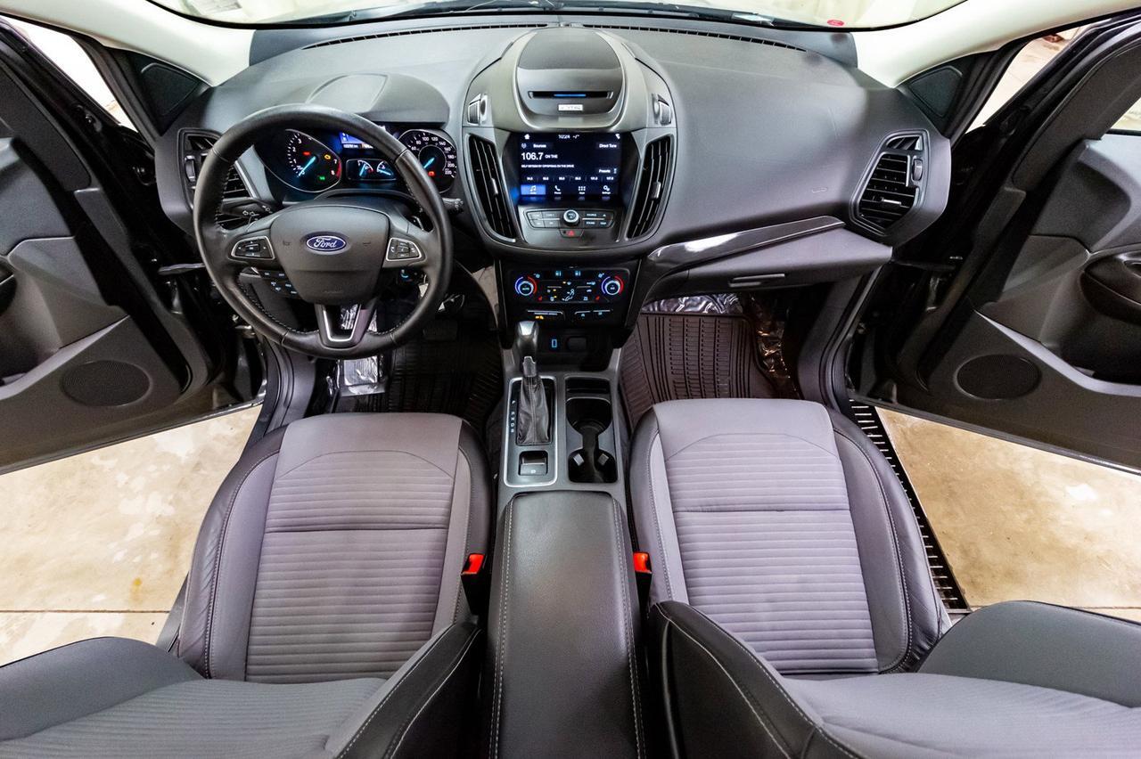 2017 Ford Escape AWD SE Panoramic Roof BCam Red Deer AB