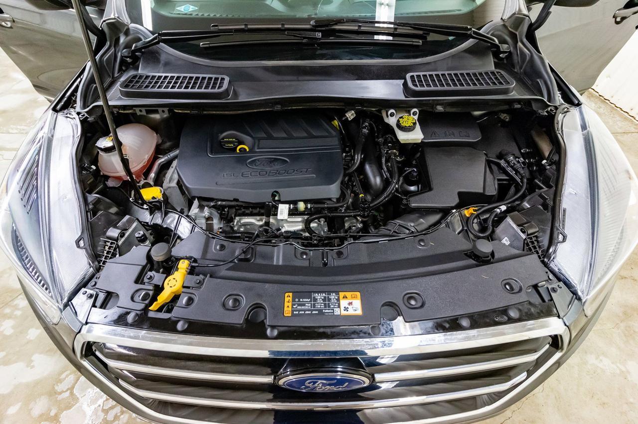 2017 Ford Escape AWD SE Panoramic Roof BCam Red Deer AB