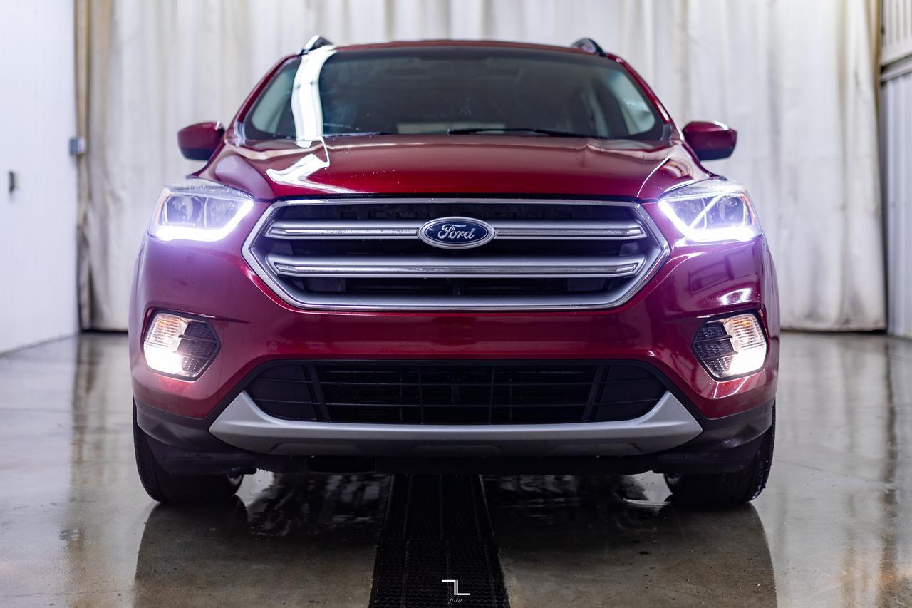 2017 Ford Escape AWD SE Roof Nav BCam Red Deer AB