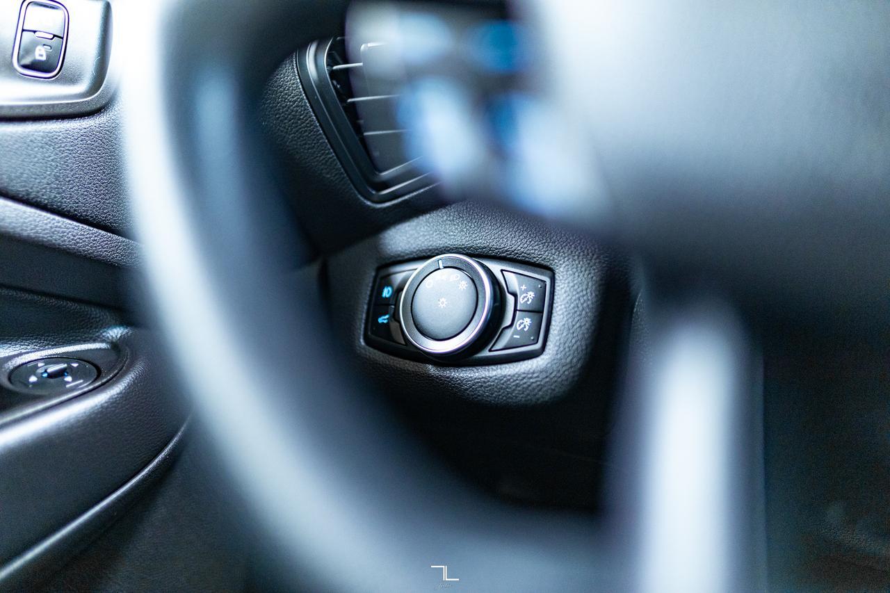 2017 Ford Escape AWD SE Roof Nav BCam Red Deer AB