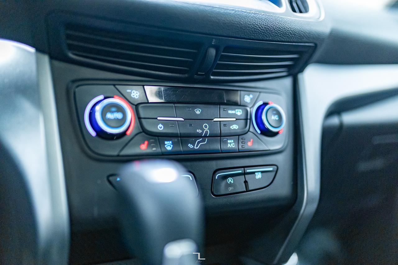 2017 Ford Escape AWD SE Roof Nav BCam Red Deer AB