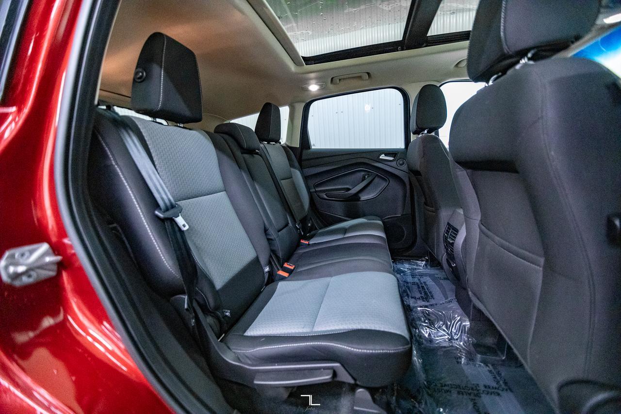 2017 Ford Escape AWD SE Roof Nav BCam Red Deer AB