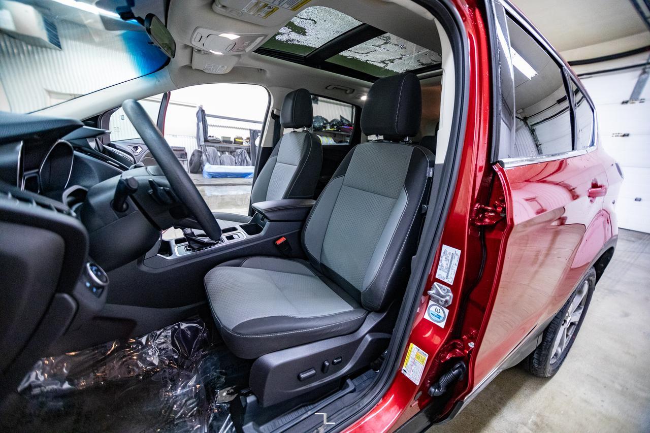 2017 Ford Escape AWD SE Roof Nav BCam Red Deer AB
