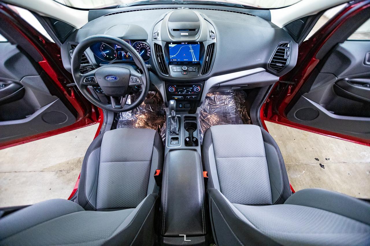 2017 Ford Escape AWD SE Roof Nav BCam Red Deer AB