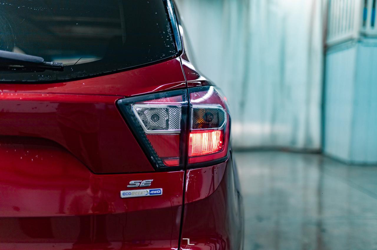 2017 Ford Escape AWD SE Roof Nav BCam Red Deer AB