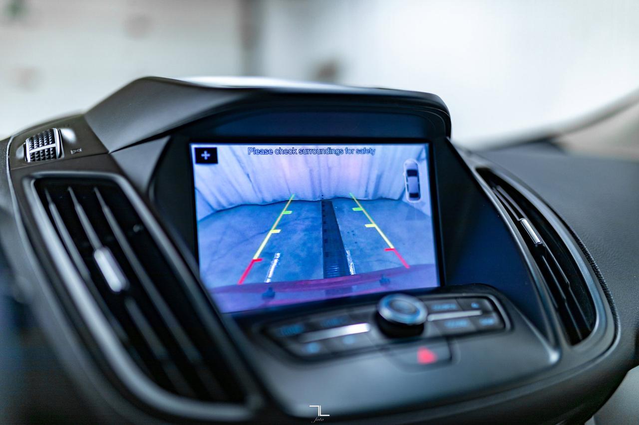 2017 Ford Escape AWD SE Roof Nav BCam Red Deer AB