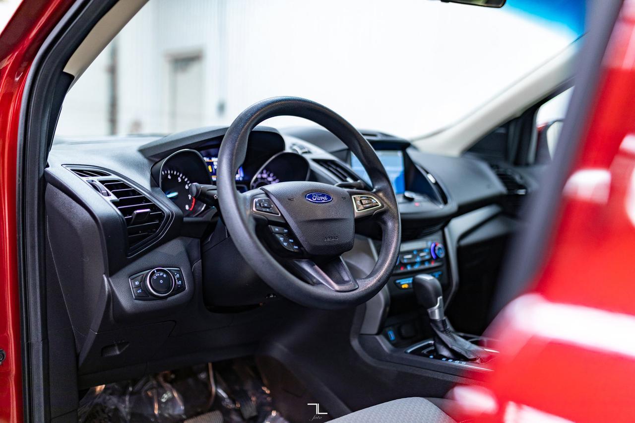 2017 Ford Escape AWD SE Roof Nav BCam Red Deer AB