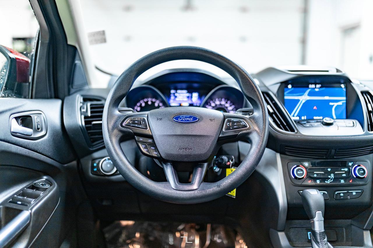 2017 Ford Escape AWD SE Roof Nav BCam Red Deer AB