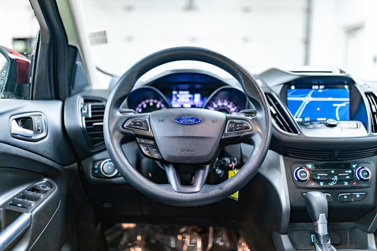 2017 Ford Escape AWD SE Roof Nav BCam Red Deer AB