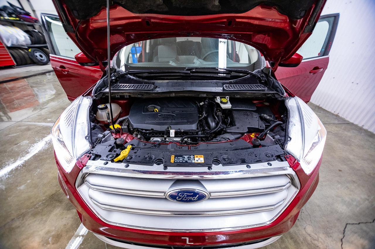 2017 Ford Escape AWD SE Roof Nav BCam Red Deer AB