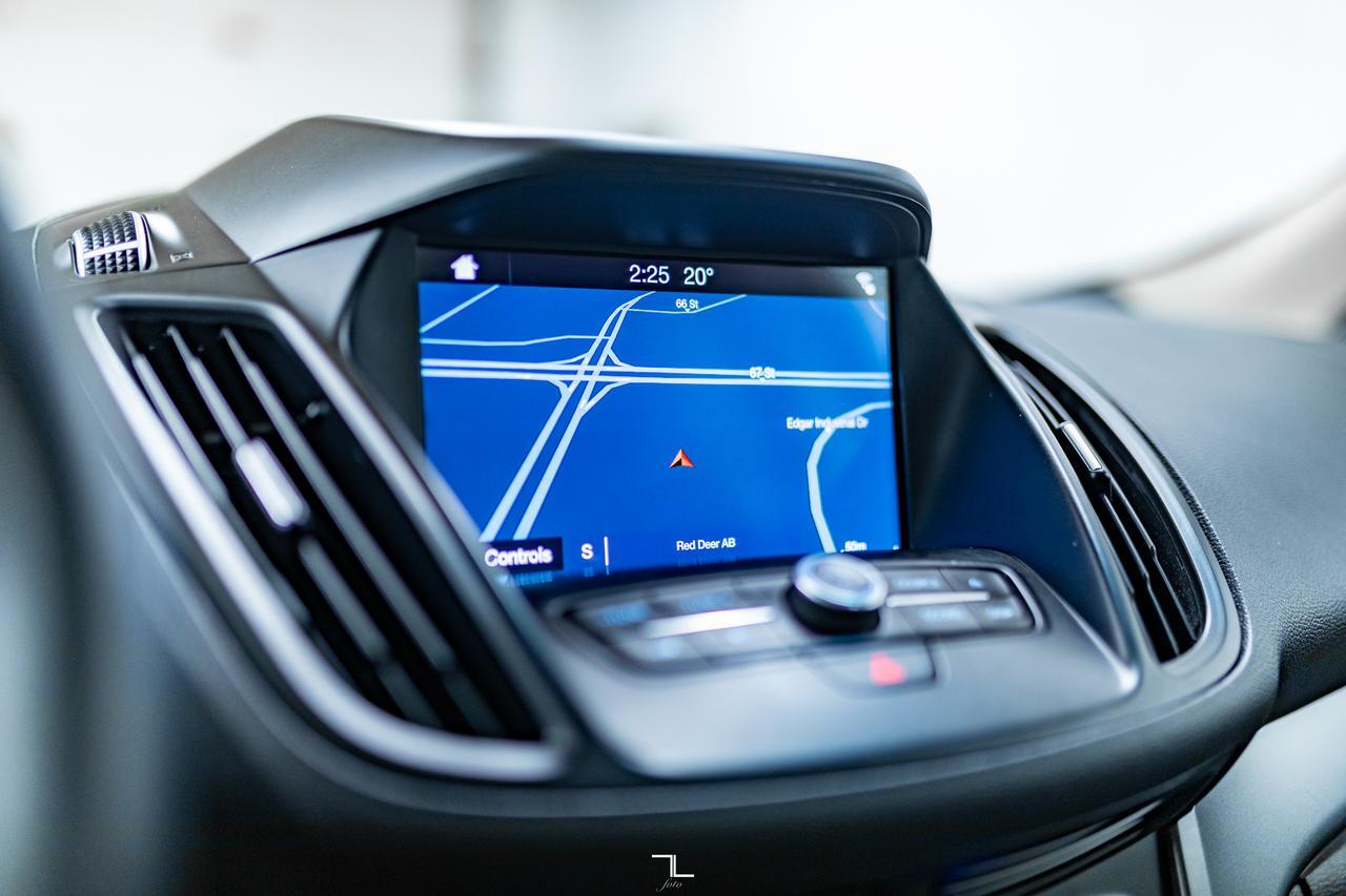 2017 Ford Escape AWD SE Roof Nav BCam Red Deer AB