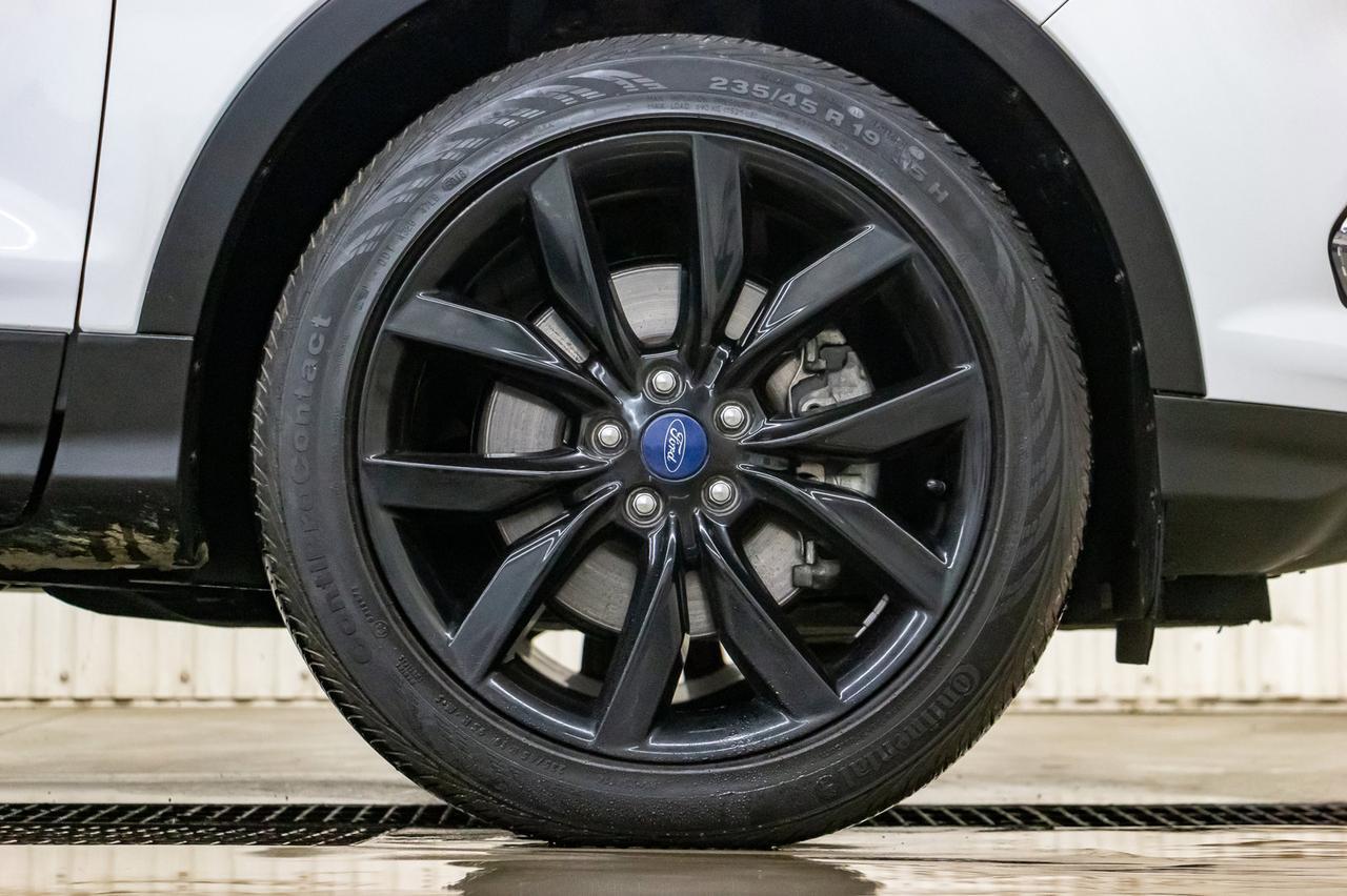 2017 Ford Escape AWD SE Sport Appearance Pkg. Nav Roof BCam Red Deer AB