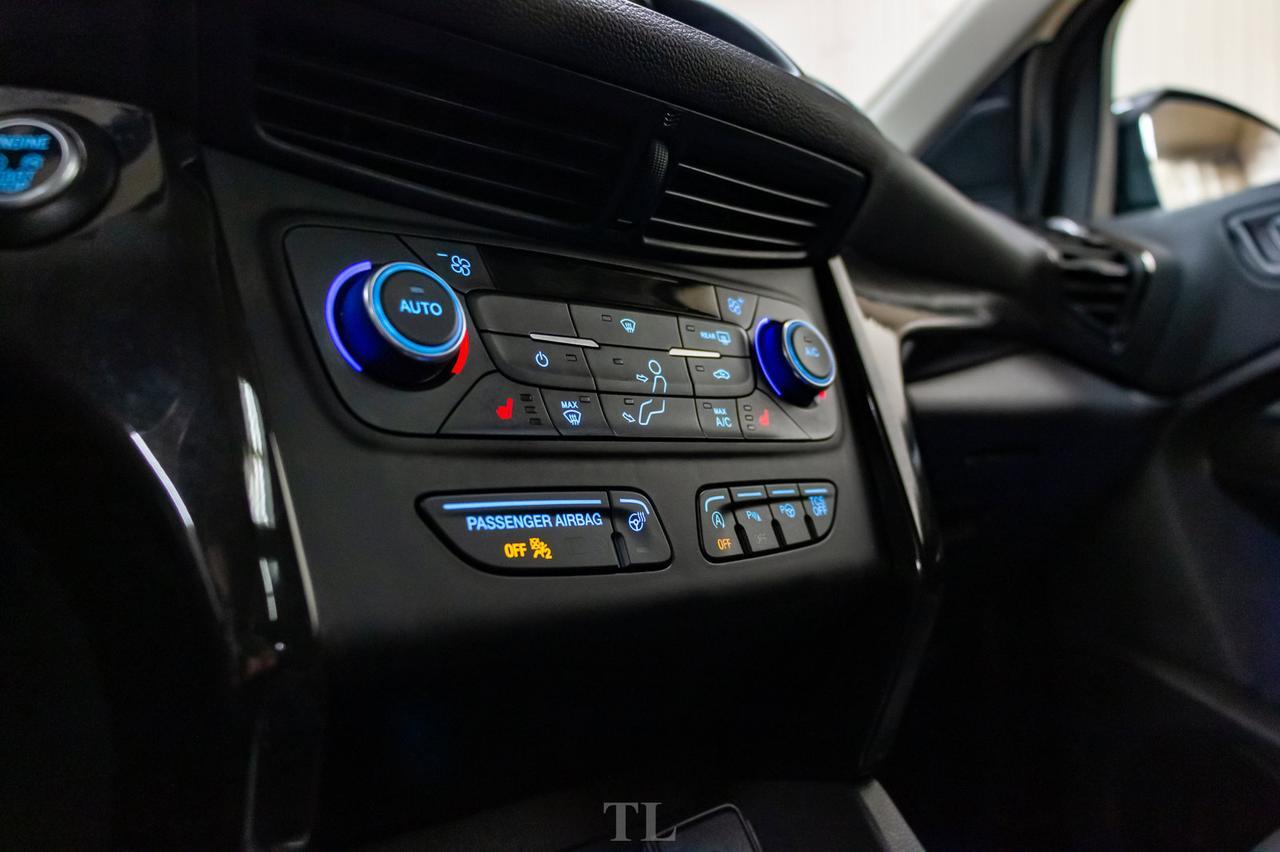 2017 Ford Escape AWD Titanium Leather Roof Nav BCam Red Deer AB