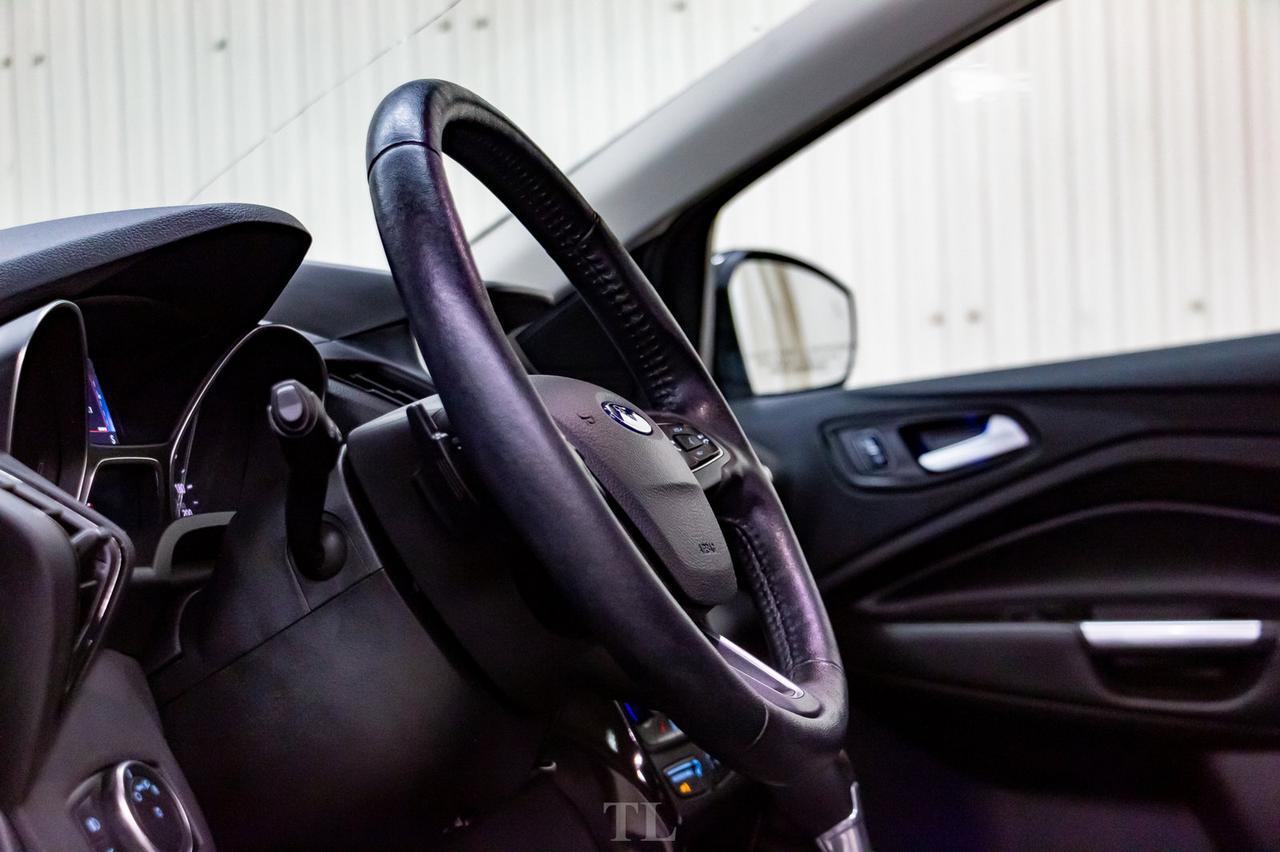 2017 Ford Escape AWD Titanium Leather Roof Nav BCam Red Deer AB