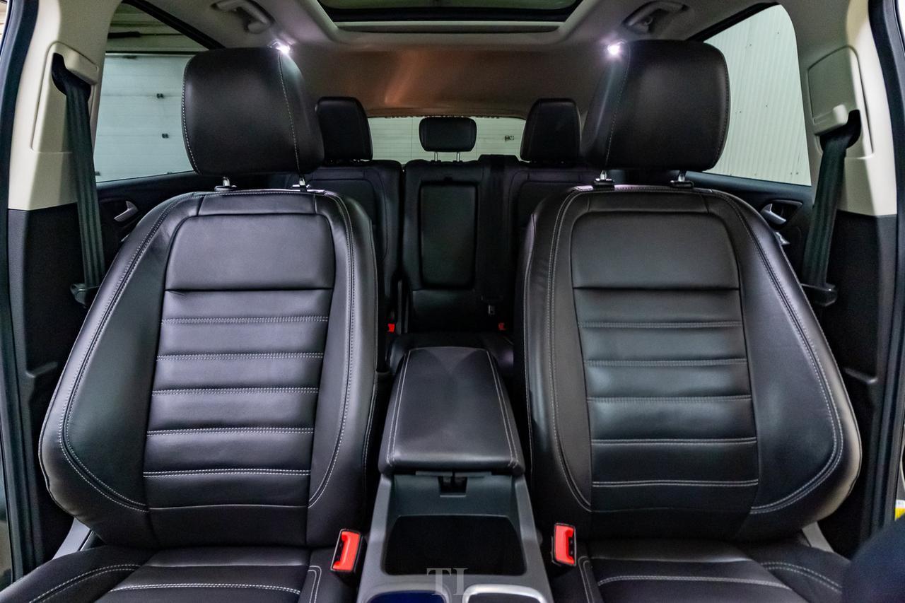 2017 Ford Escape AWD Titanium Leather Roof Nav BCam Red Deer AB