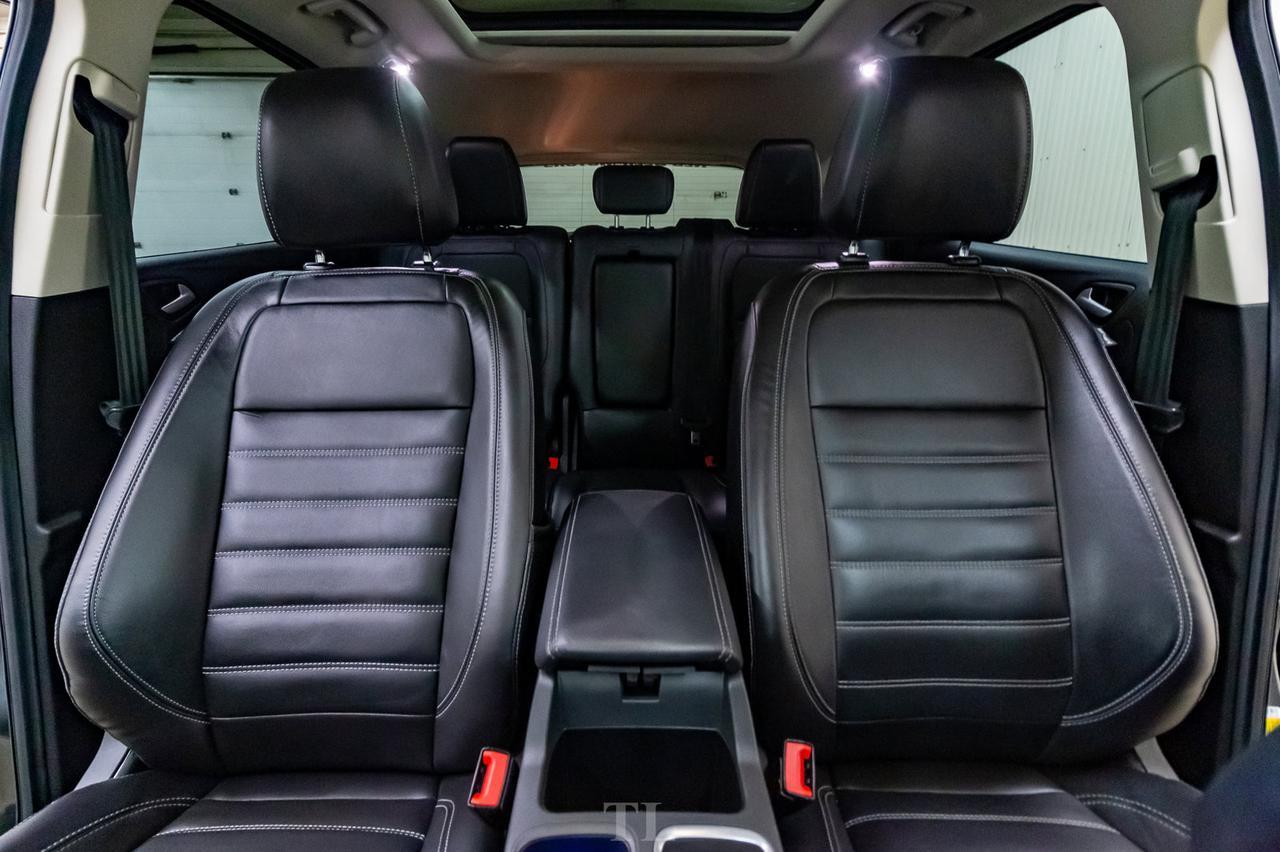 2017 Ford Escape AWD Titanium Leather Roof Nav BCam Red Deer AB