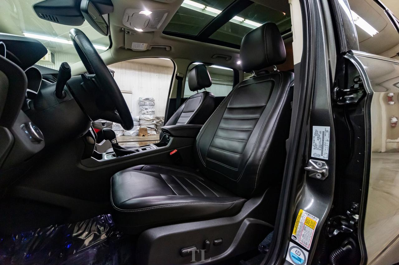 2017 Ford Escape AWD Titanium Leather Roof Nav BCam Red Deer AB