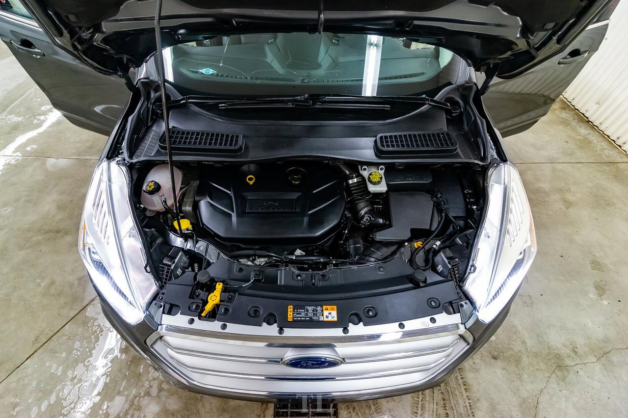 2017 Ford Escape AWD Titanium Leather Roof Nav BCam Red Deer AB