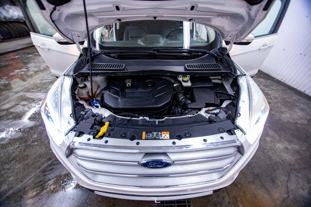 2017 Ford Escape AWD Titanium Leather Roof Nav BCam Red Deer AB