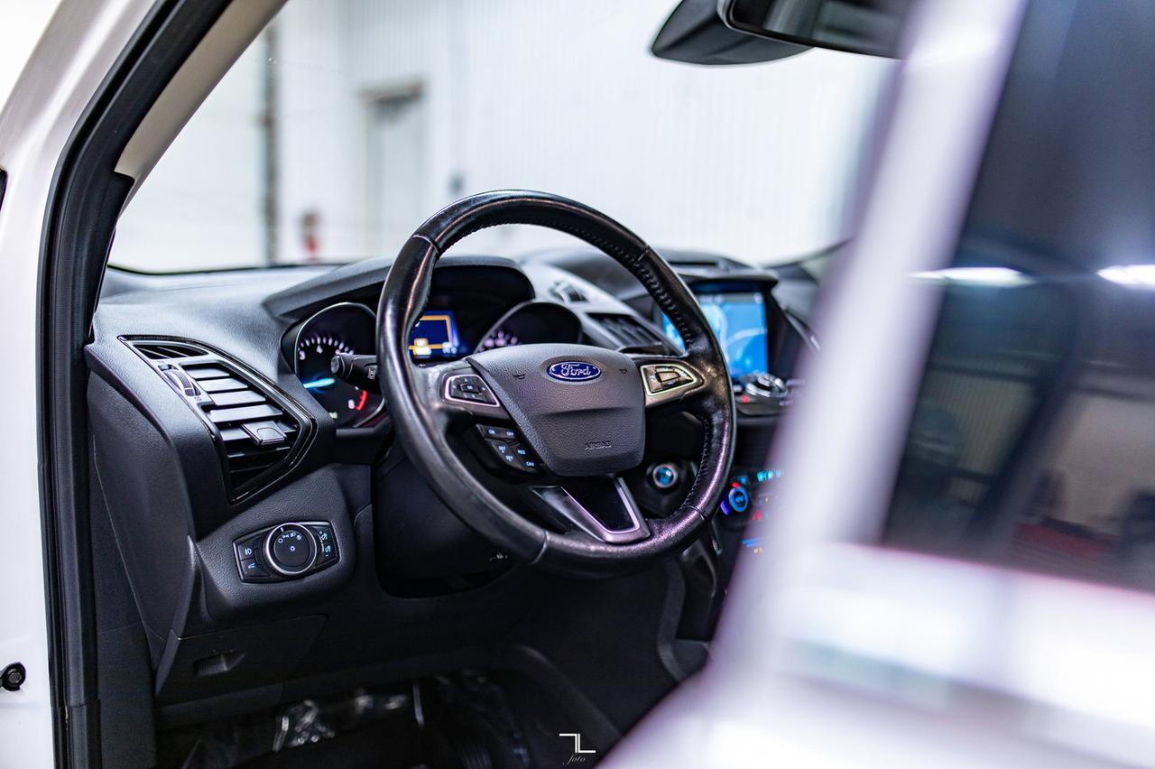 2017 Ford Escape AWD Titanium Leather Roof Nav BCam Red Deer AB
