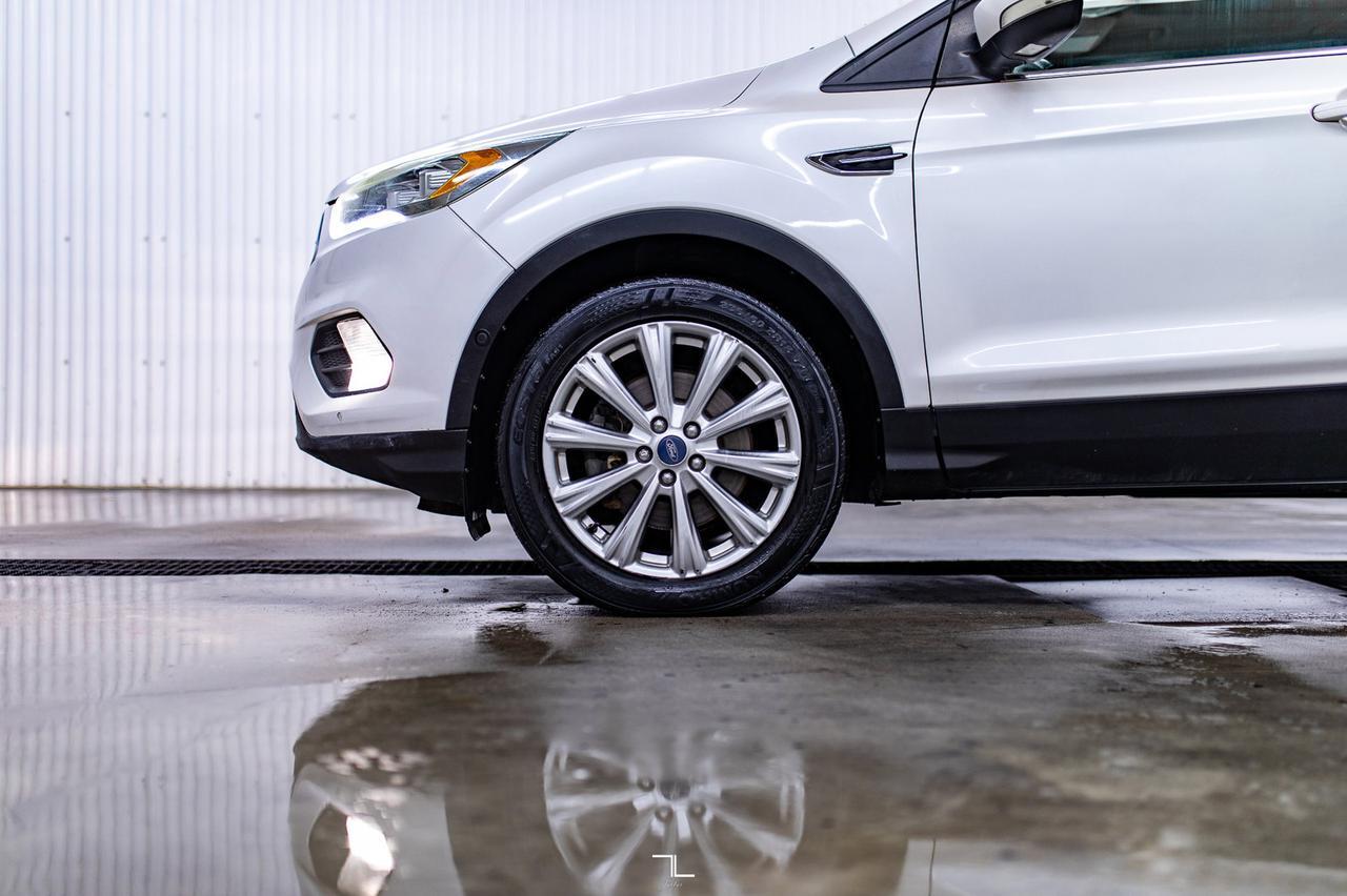 2017 Ford Escape AWD Titanium Leather Roof Nav BCam Red Deer AB