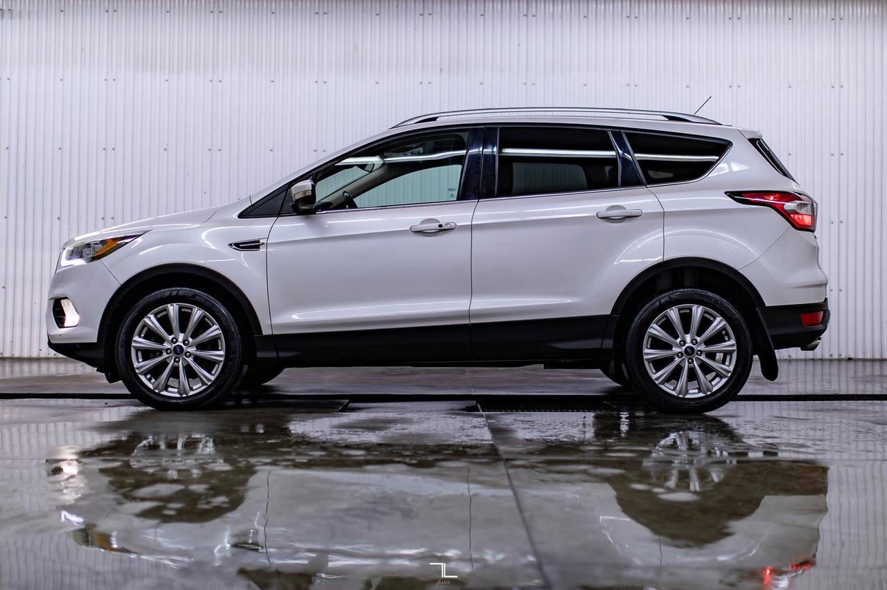 2017 Ford Escape AWD Titanium Leather Roof Nav BCam Red Deer AB