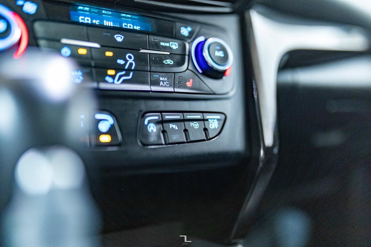 2017 Ford Escape AWD Titanium Leather Roof Nav BCam Red Deer AB