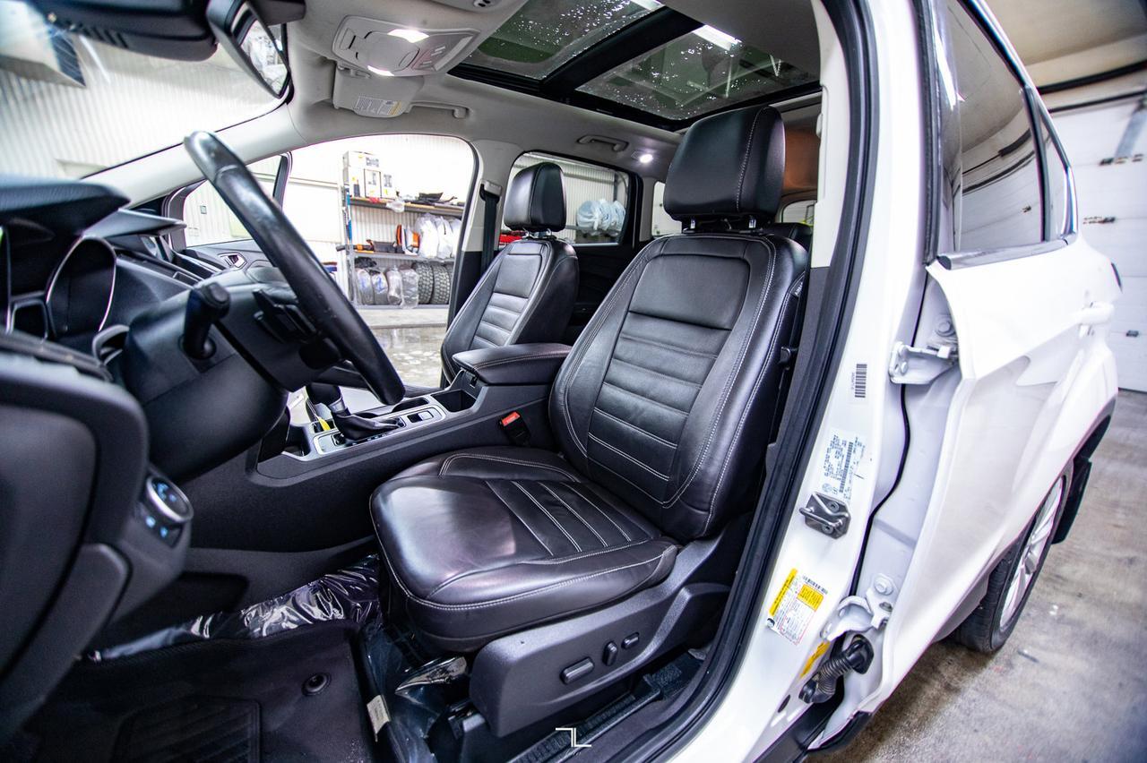 2017 Ford Escape AWD Titanium Leather Roof Nav BCam Red Deer AB