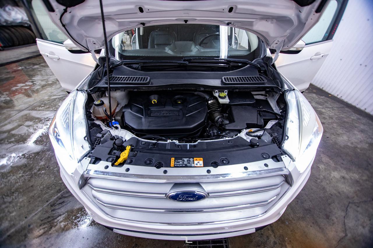 2017 Ford Escape AWD Titanium Leather Roof Nav BCam Red Deer AB