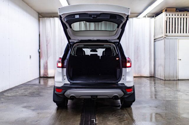 2017 Ford Escape AWD Titanium Leather Roof Nav BCam Red Deer AB