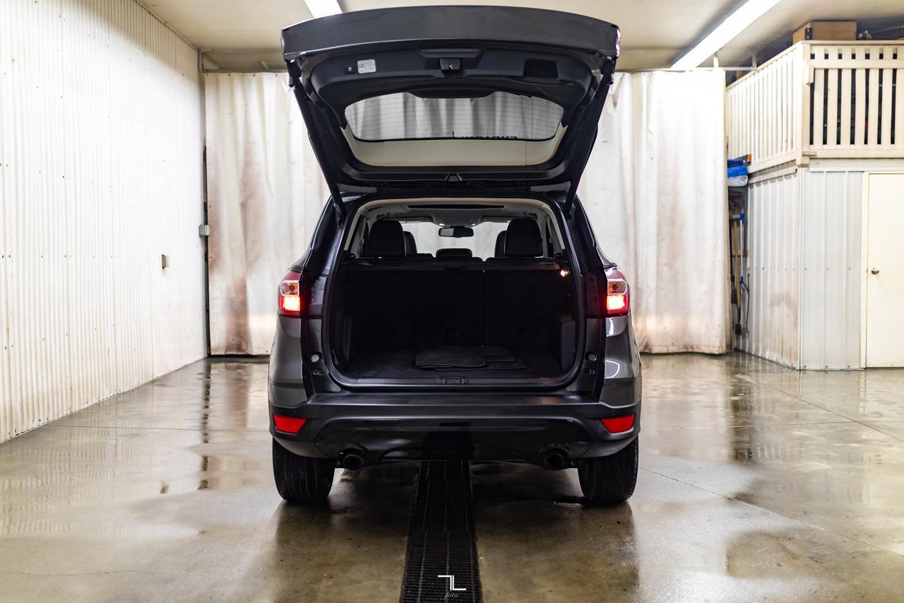 2017 Ford Escape AWD Titanium Nav Roof BCam Red Deer AB