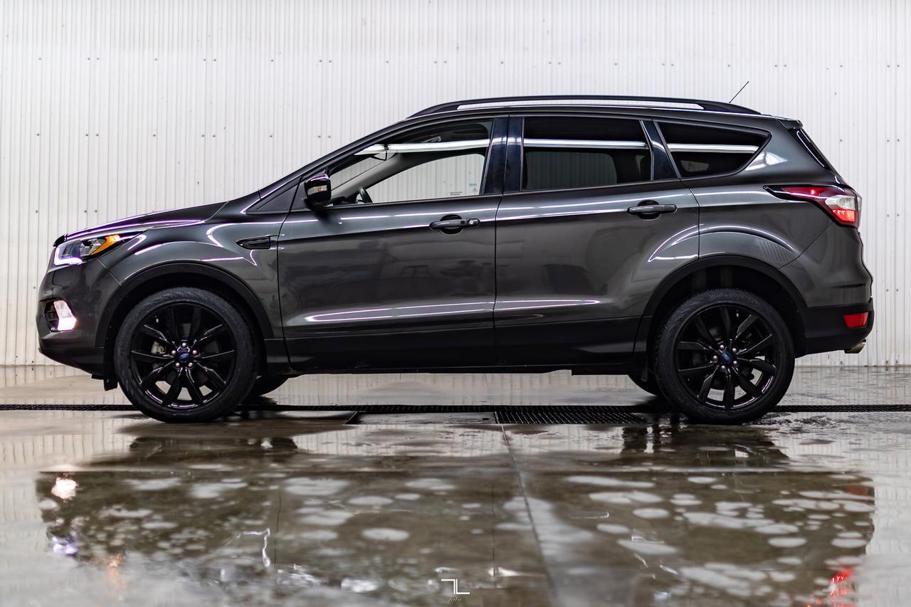 2017 Ford Escape AWD Titanium Nav Roof BCam Red Deer AB
