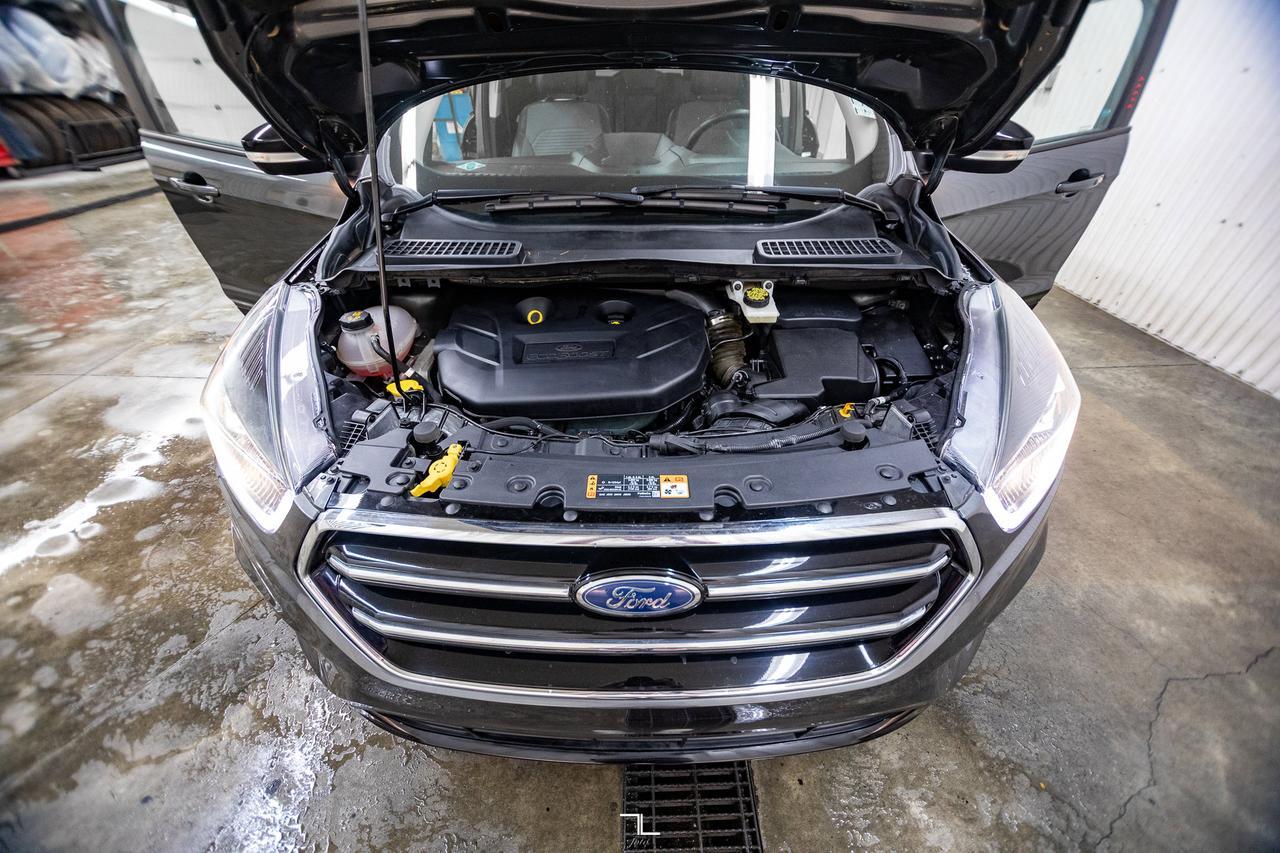 2017 Ford Escape AWD Titanium Nav Roof BCam Red Deer AB