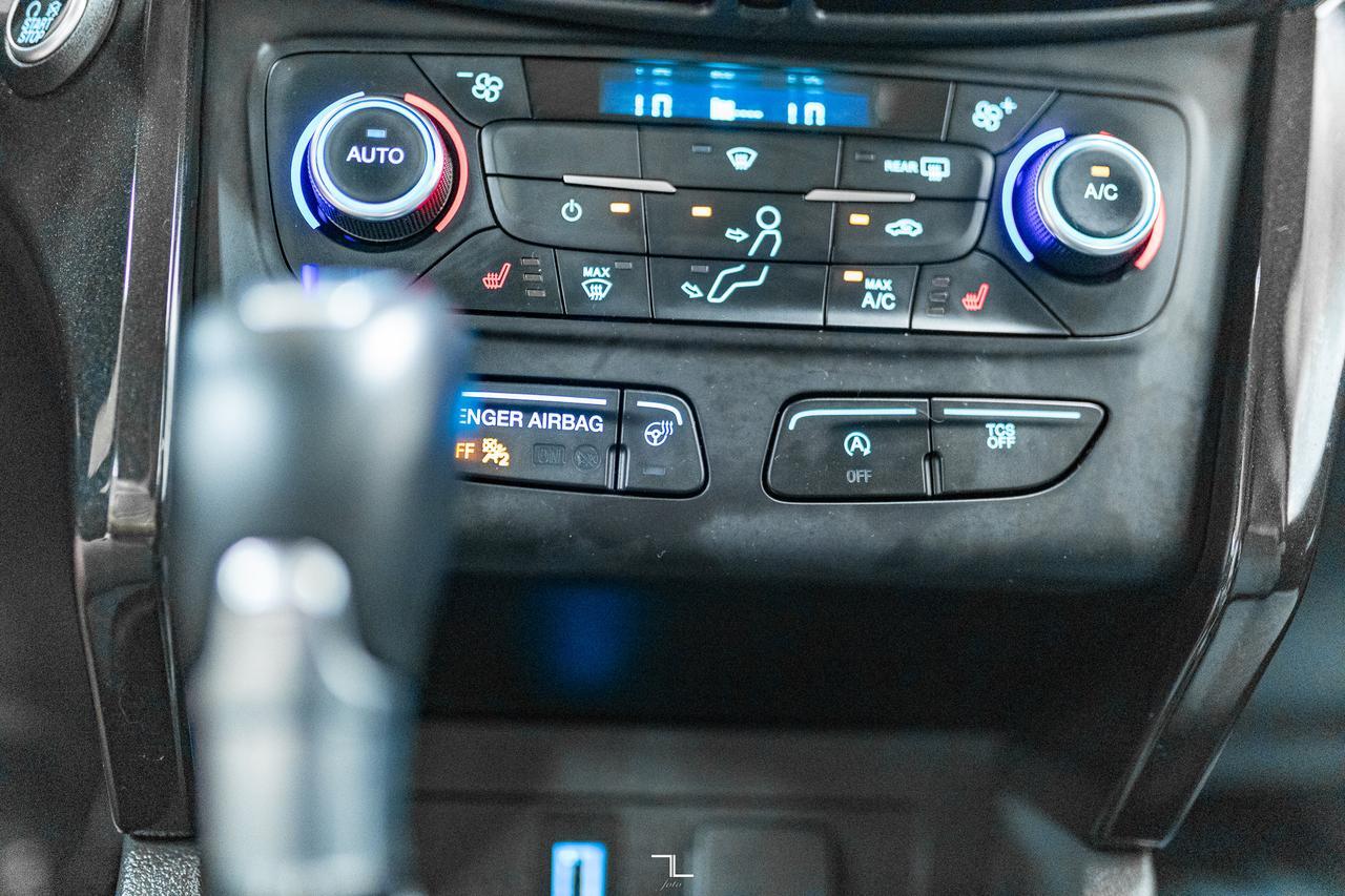 2017 Ford Escape AWD Titanium Nav Roof BCam Red Deer AB