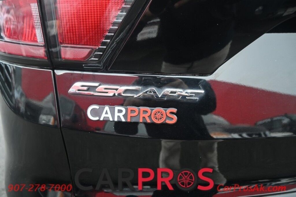 2017 Ford Escape SE - 4X4 - Technology Pkg - Sport Appearance Pkg - Blind Spot Alert - Bluetooth - AppleCarplay & Android Auto - Back Up Camera - Rear Park Sensors - Luggage Rack - Power Liftgate - Keyless Entry - Tow Pkg - Only 71K Miles - 28 MPG Anchorage AK