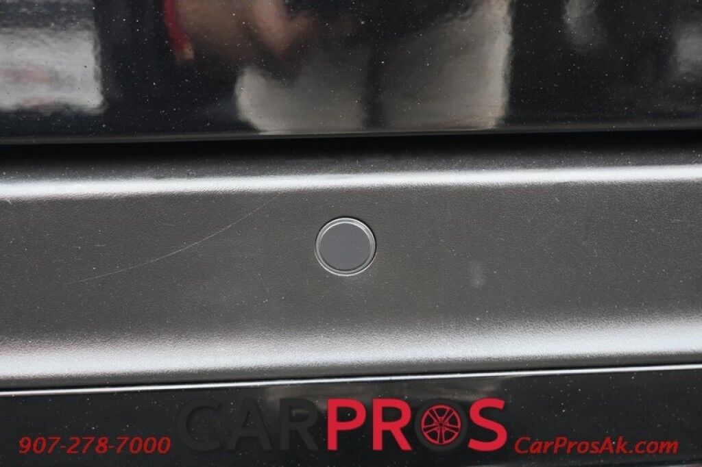 2017 Ford Escape SE - 4X4 - Technology Pkg - Sport Appearance Pkg - Blind Spot Alert - Bluetooth - AppleCarplay & Android Auto - Back Up Camera - Rear Park Sensors - Luggage Rack - Power Liftgate - Keyless Entry - Tow Pkg - Only 71K Miles - 28 MPG Anchorage AK