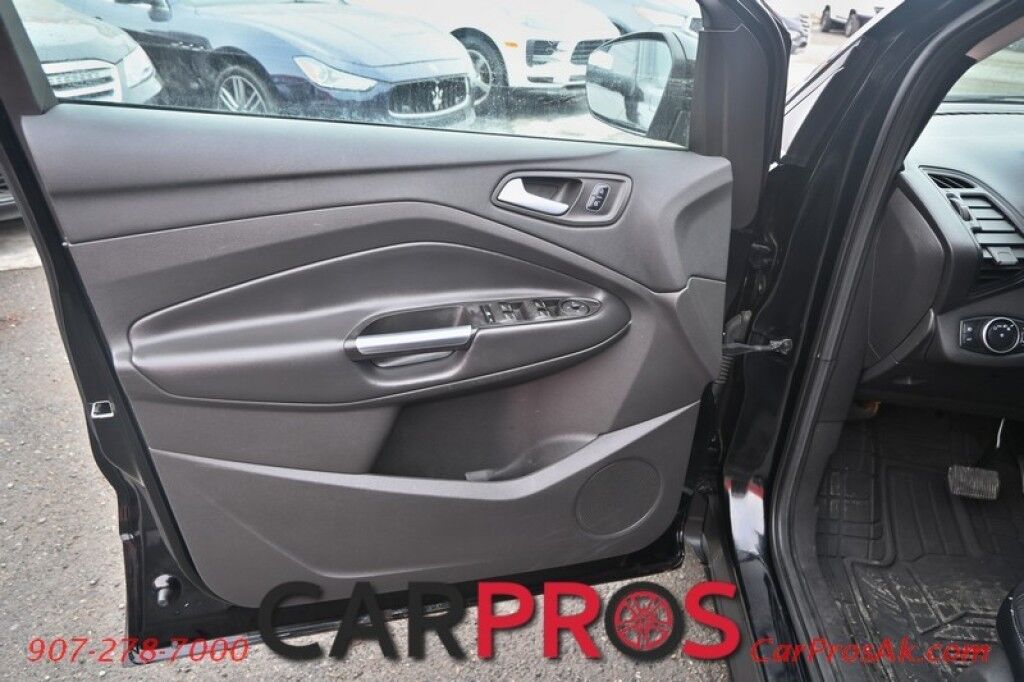 2017 Ford Escape SE - 4X4 - Technology Pkg - Sport Appearance Pkg - Blind Spot Alert - Bluetooth - AppleCarplay & Android Auto - Back Up Camera - Rear Park Sensors - Luggage Rack - Power Liftgate - Keyless Entry - Tow Pkg - Only 71K Miles - 28 MPG Anchorage AK